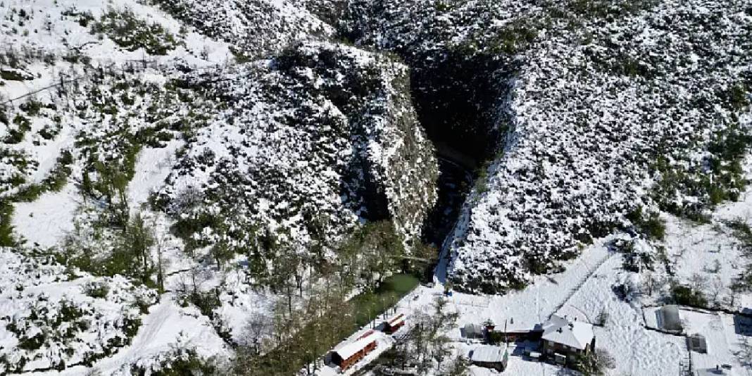 Kalbi kırıkların yeni rotası! Bayramlarda akın oluyordu, şimdi iyice dolup taşacak: Aşk acısını dindiren şelale tüm dillerde… 1